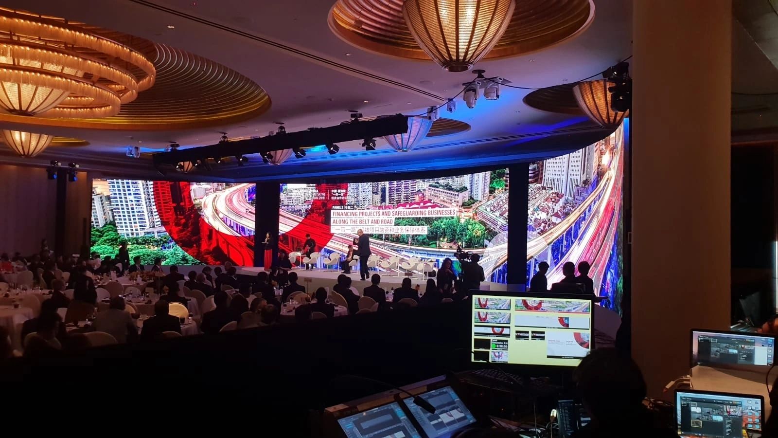 Captivating Curved LED Videowall Rental for Events