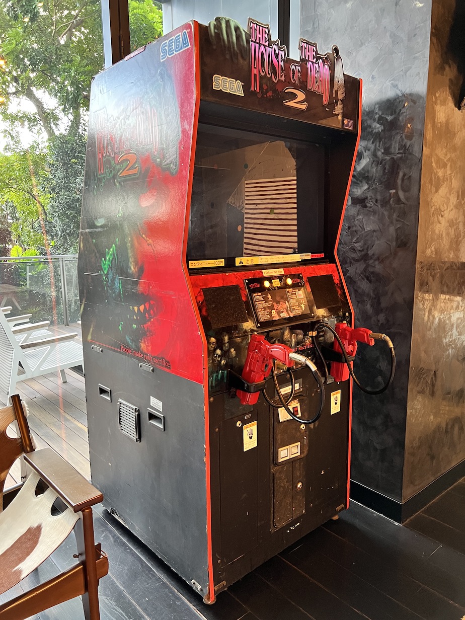 shooting arcade machine house of the dead